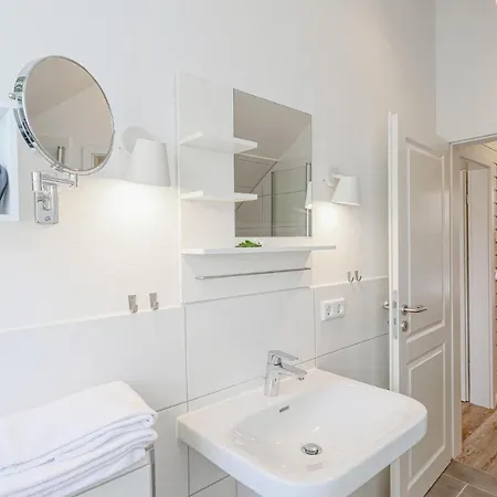 Awesome Home In Krems Iiwarderbrueck With Sauna *